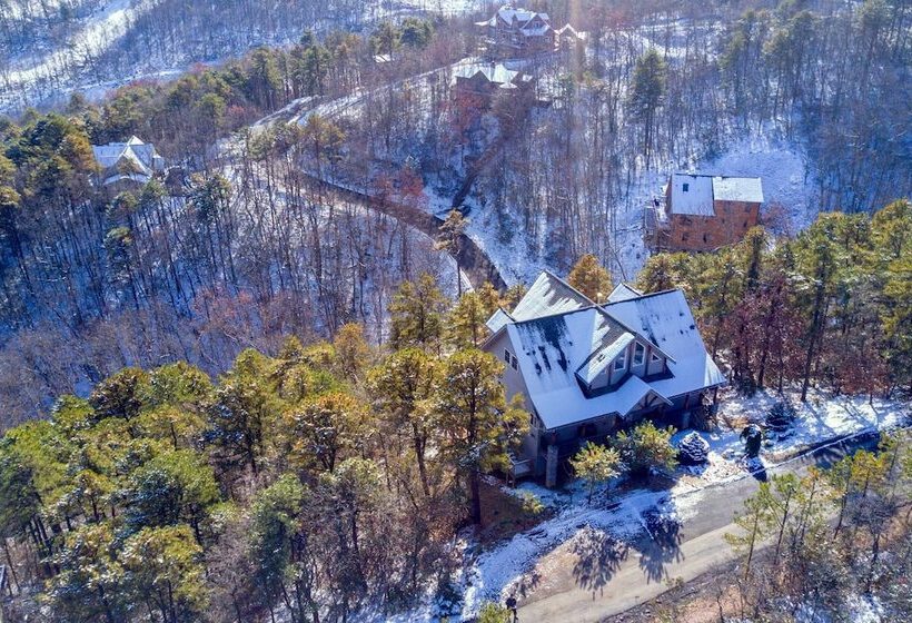 Family Friendly Massanutten Home W/ Slope Views!