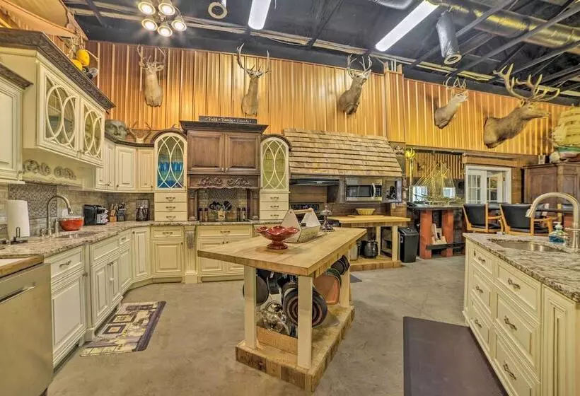 Family Leatherwood Resort Cabin W/ Fire Pit!