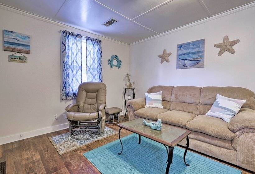 Gulfport Home W/ Deck & Grill, Walk To Beach!