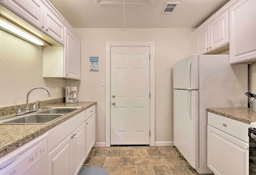 Gulfport Home W/ Deck & Grill, Walk To Beach!