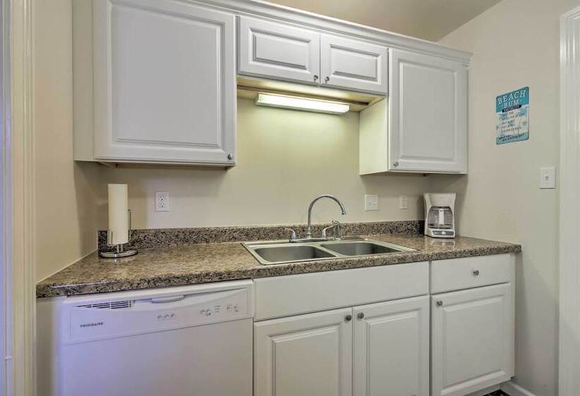 Gulfport Home W/ Deck & Grill, Walk To Beach!