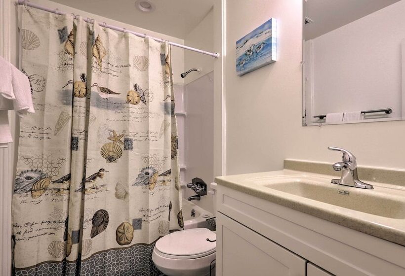 Gulfport Home W/ Deck & Grill, Walk To Beach!