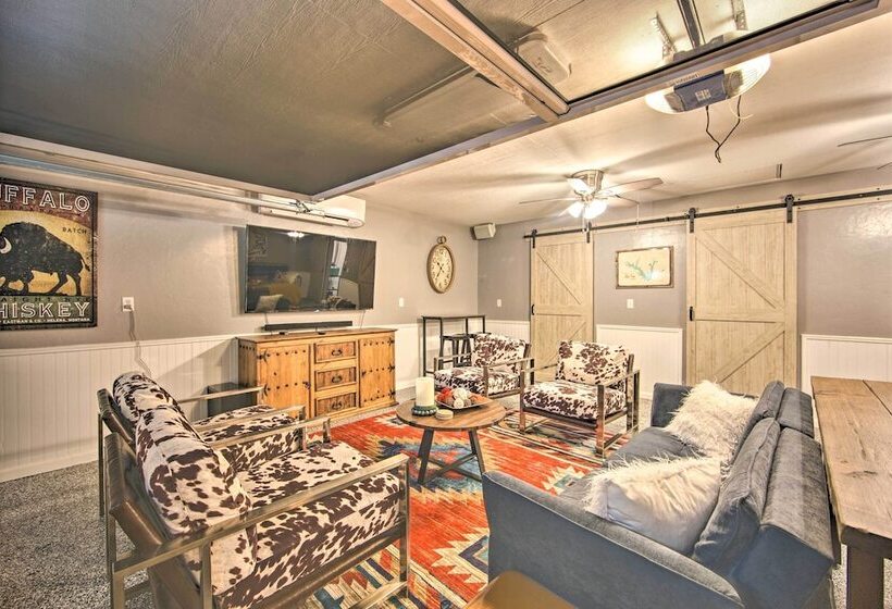 Happy Trails Hideout W/ New Bunk House & Hot Tub!