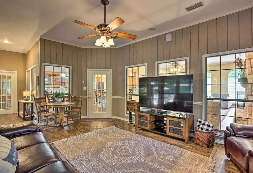 Happy Trails Hideout W/ New Bunk House & Hot Tub!