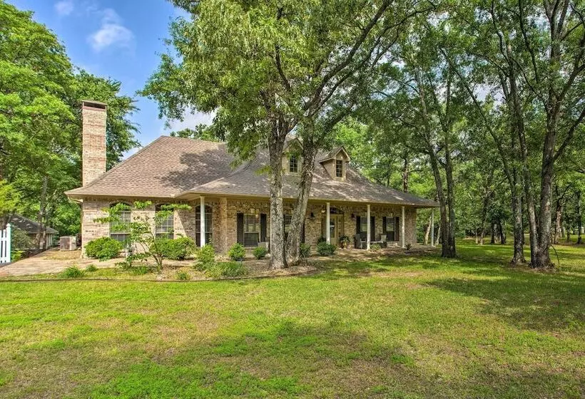 Happy Trails Hideout W/ New Bunk House & Hot Tub!