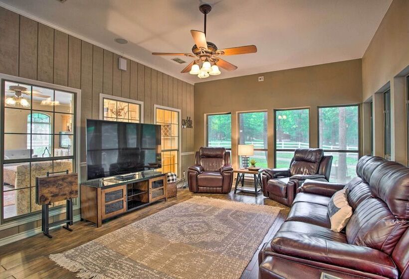 Happy Trails Hideout W/ New Bunk House & Hot Tub!