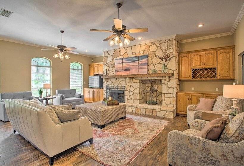 Happy Trails Hideout W/ New Bunk House & Hot Tub!