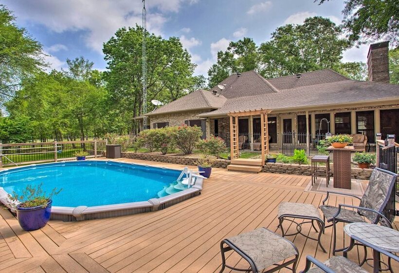 Happy Trails Hideout W/ New Bunk House & Hot Tub!