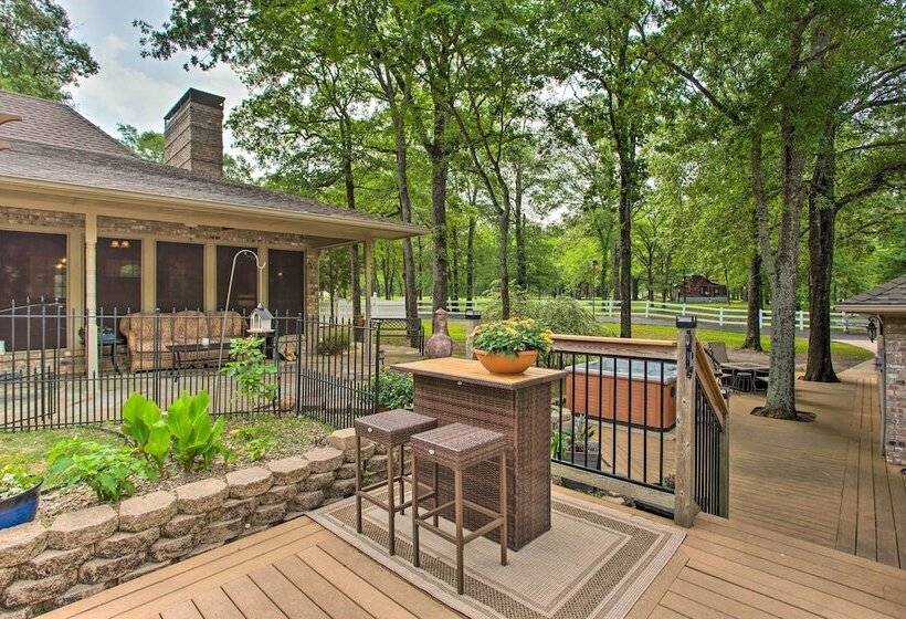 Happy Trails Hideout W/ New Bunk House & Hot Tub!