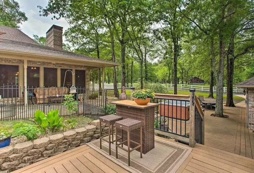 Happy Trails Hideout W/ New Bunk House & Hot Tub!