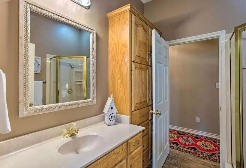 Happy Trails Hideout W/ New Bunk House & Hot Tub!