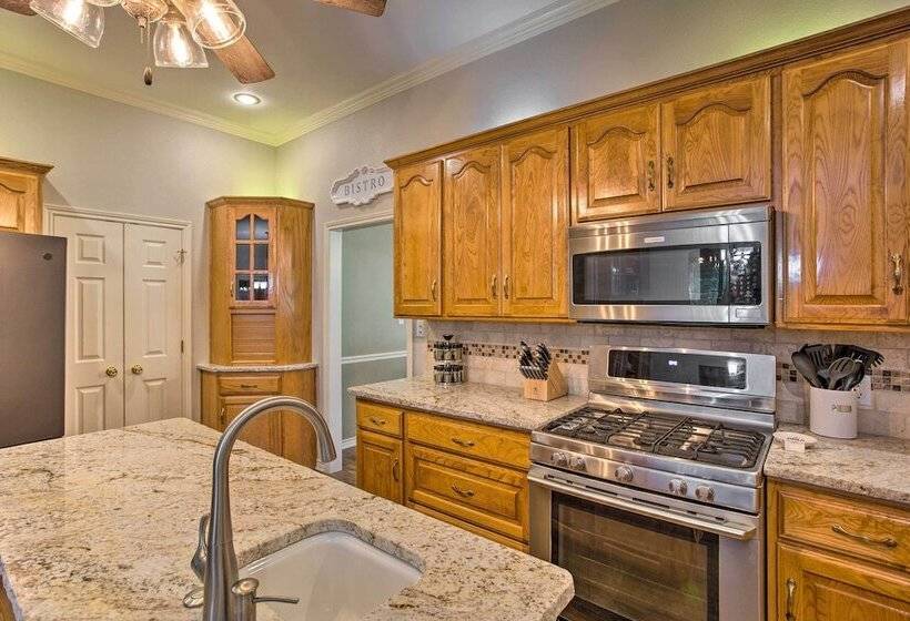 Happy Trails Hideout W/ New Bunk House & Hot Tub!