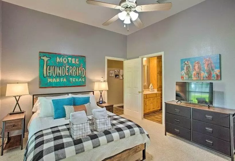 Happy Trails Hideout W/ New Bunk House & Hot Tub!