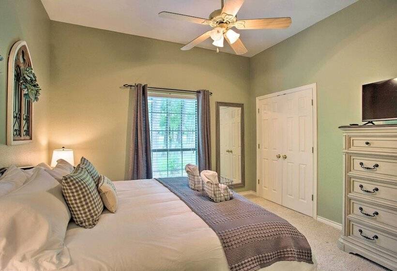 Happy Trails Hideout W/ New Bunk House & Hot Tub!