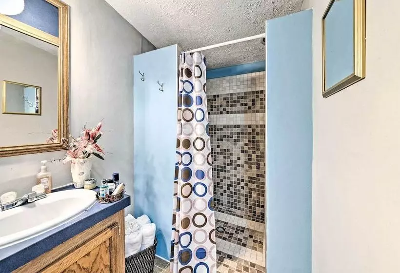 Haven In The Woods W/ 150 Acres, 2 Ponds