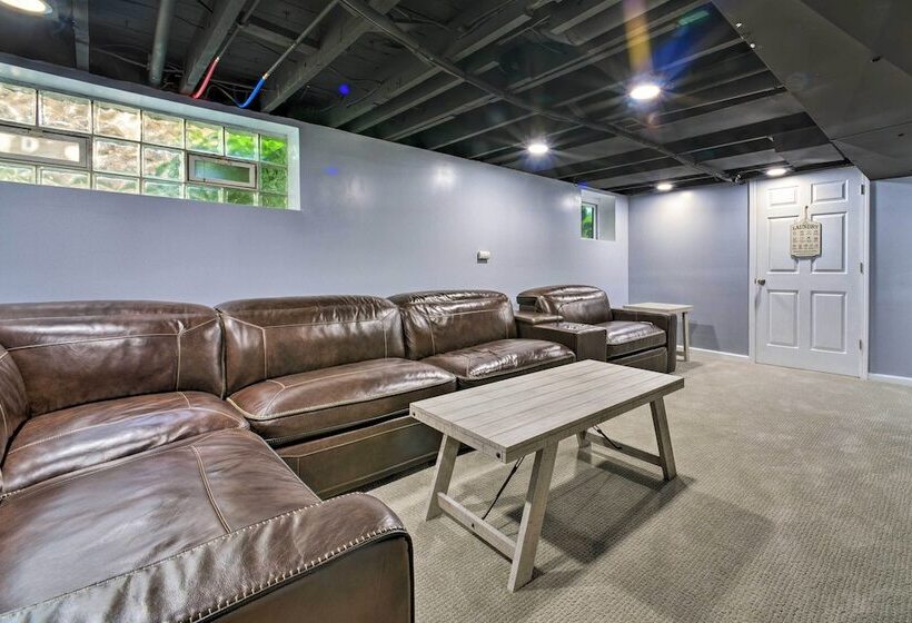 Historic Dearborn Home: 13 Mi To Downtown Detroit!