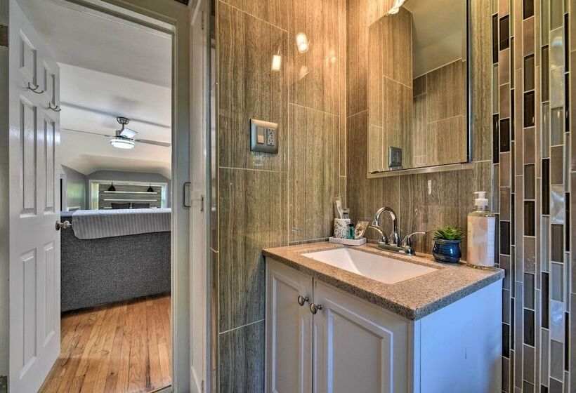 Historic Dearborn Home: 13 Mi To Downtown Detroit!