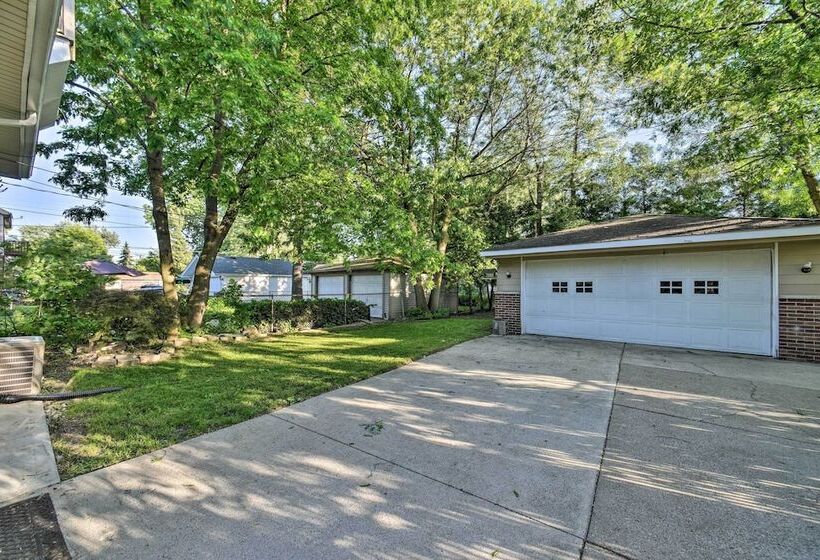 Historic Dearborn Home: 13 Mi To Downtown Detroit!