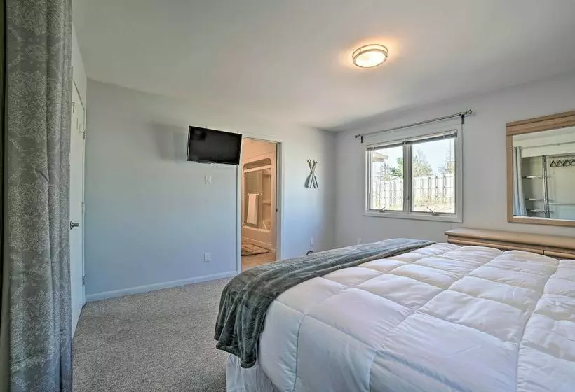 Lake Huron Home W/ Direct Beach Access!