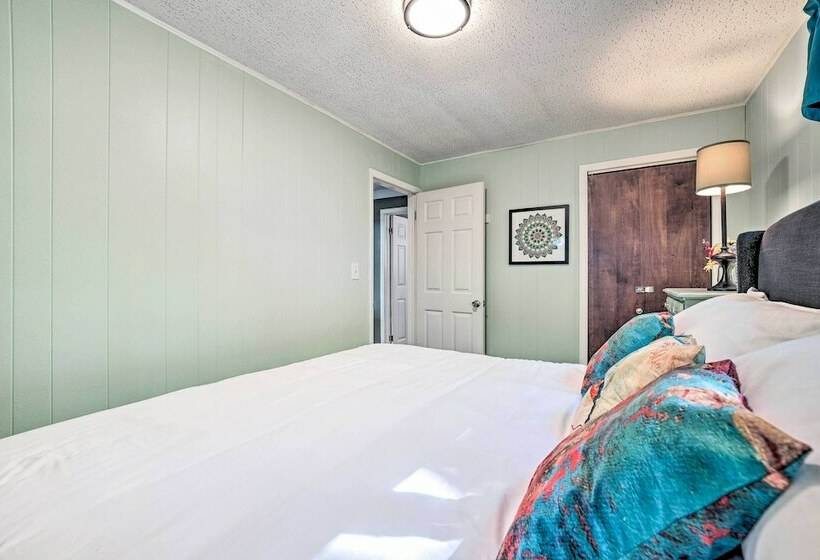 Lakefront Hideaway W/ Dock, Kayaks, Fire Pit!