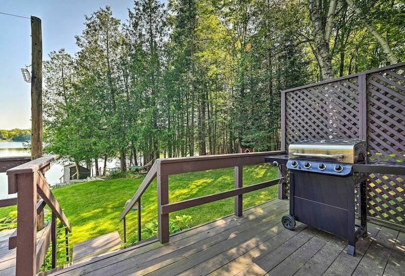 Lakefront Hideaway W/ Dock, Kayaks, Fire Pit!