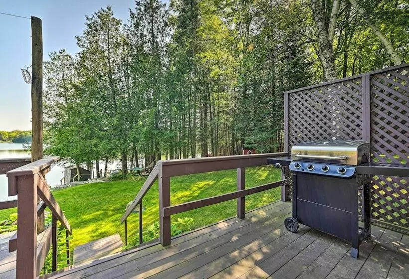 Lakefront Hideaway W/ Dock, Kayaks, Fire Pit!