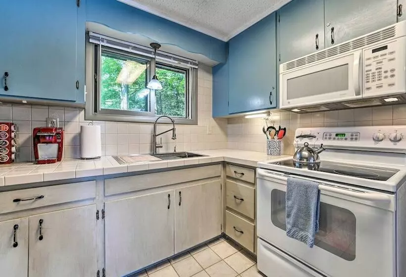 Lakefront Hideaway W/ Dock, Kayaks, Fire Pit!