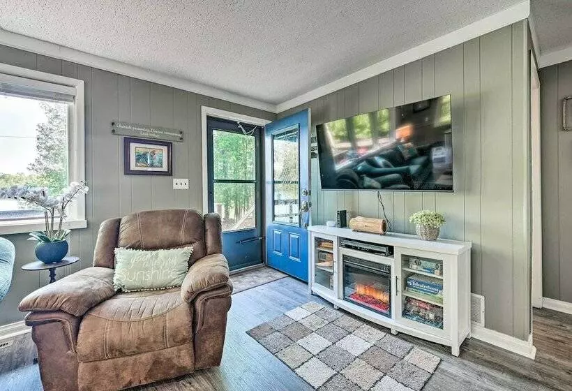 Lakefront Hideaway W/ Dock, Kayaks, Fire Pit!