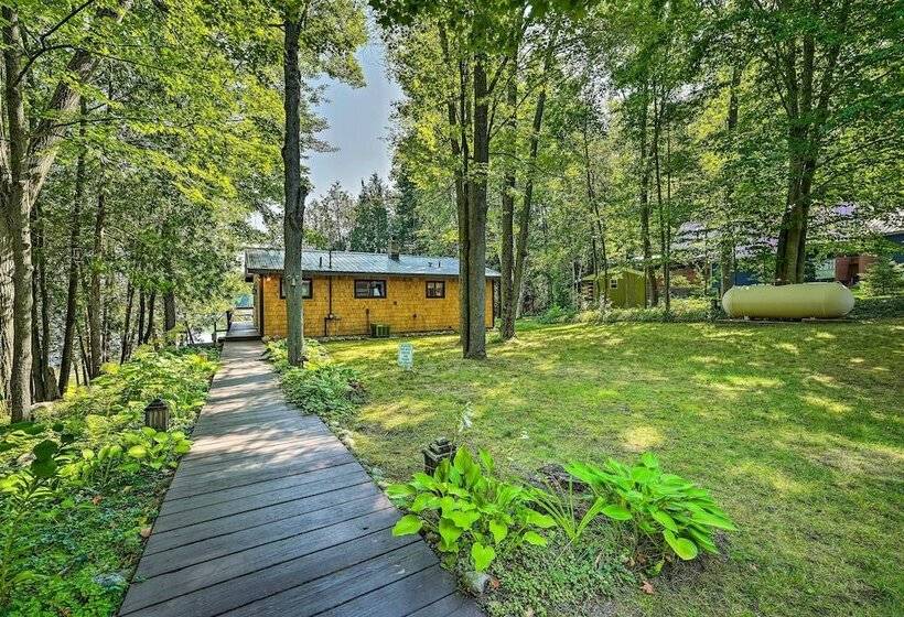 Lakefront Hideaway W/ Dock, Kayaks, Fire Pit!