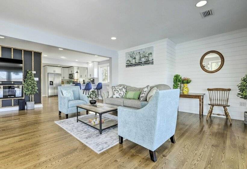 Lakefront Home: 2 Mi To Air Line State Park Trail!