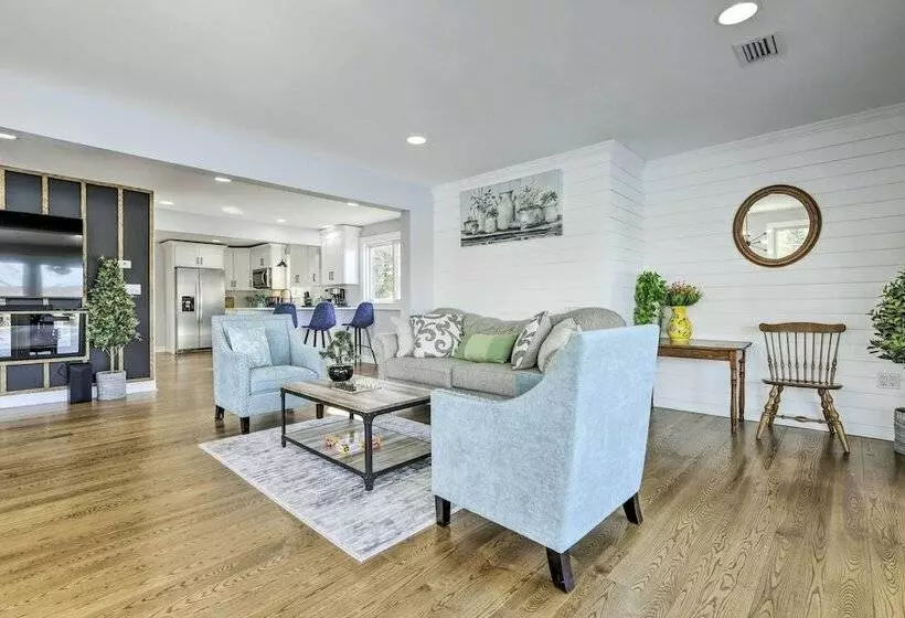 Lakefront Home: 2 Mi To Air Line State Park Trail!