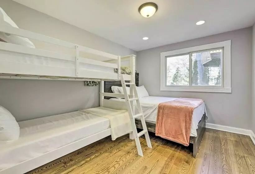 Lakefront Home: 2 Mi To Air Line State Park Trail!