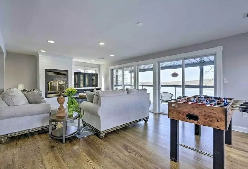 Lakefront Home: 2 Mi To Air Line State Park Trail!