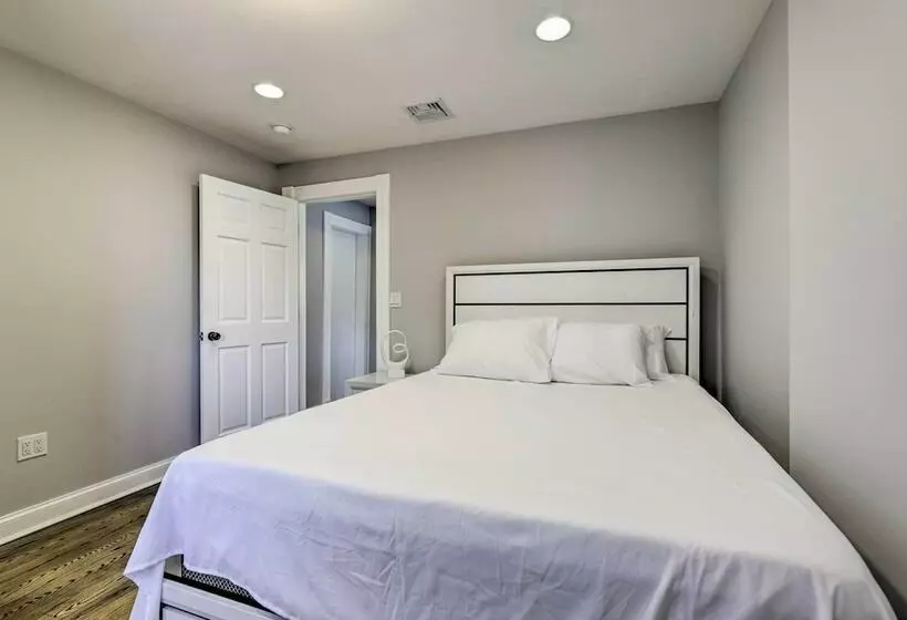 Lakefront Home: 2 Mi To Air Line State Park Trail!