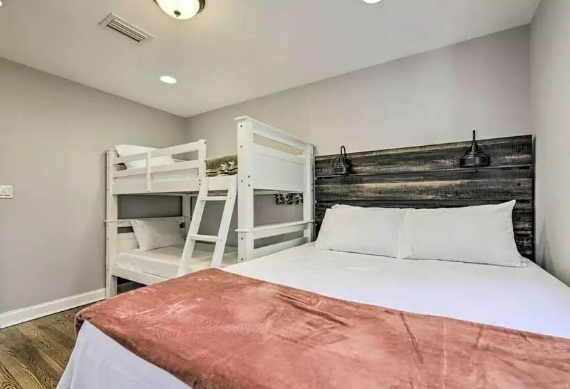 Lakefront Home: 2 Mi To Air Line State Park Trail!