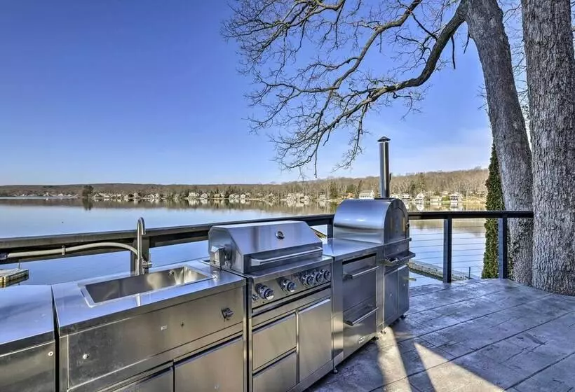 Lakefront Home: 2 Mi To Air Line State Park Trail!