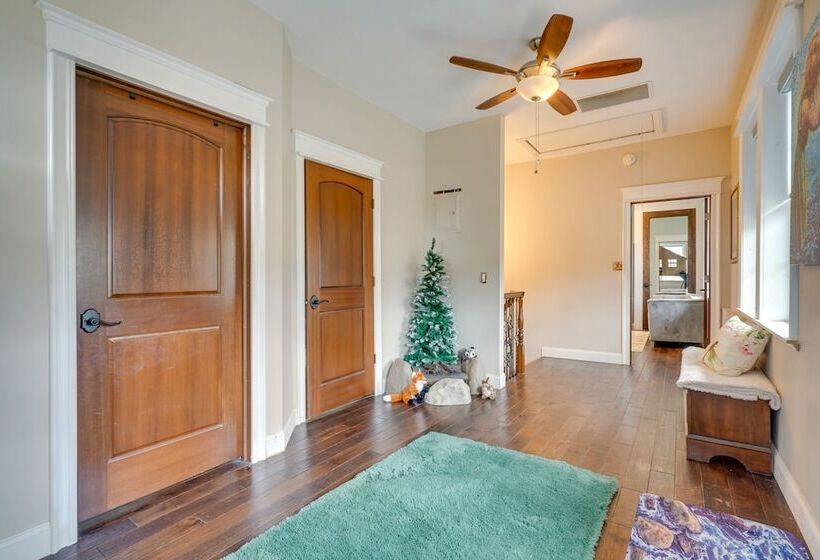 Large Family Home W/ Patios, Gas Grill + Fire Pit!