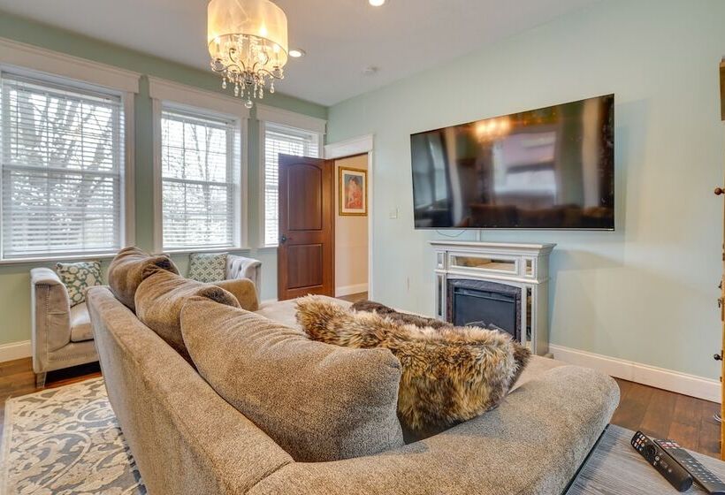 Large Family Home W/ Patios, Gas Grill + Fire Pit!