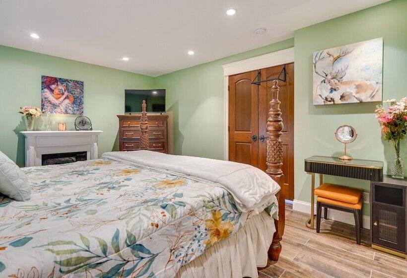 Large Family Home W/ Patios, Gas Grill + Fire Pit!