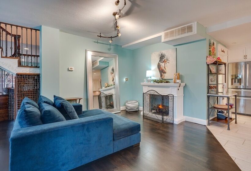 Large Family Home W/ Patios, Gas Grill + Fire Pit!