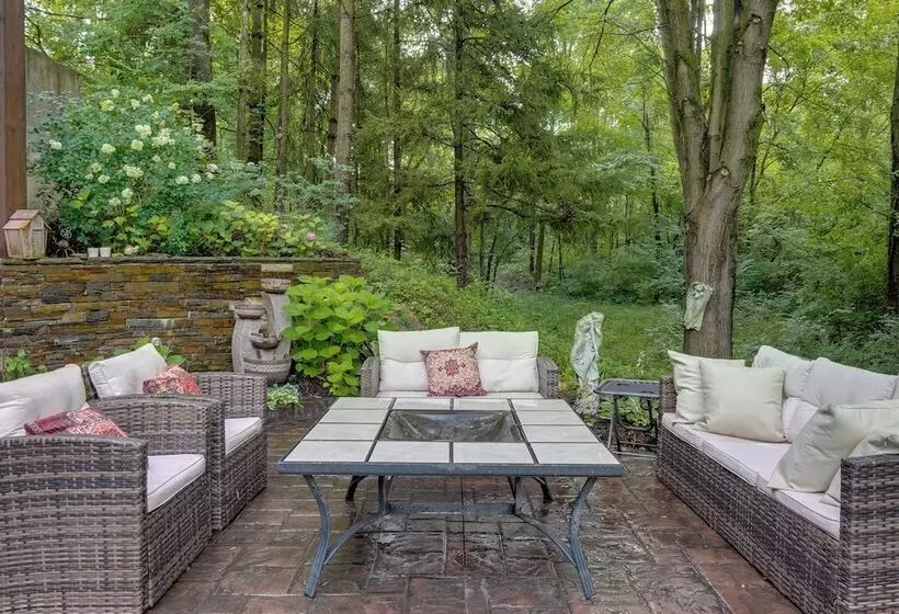 Large Family Home W/ Patios, Gas Grill + Fire Pit!