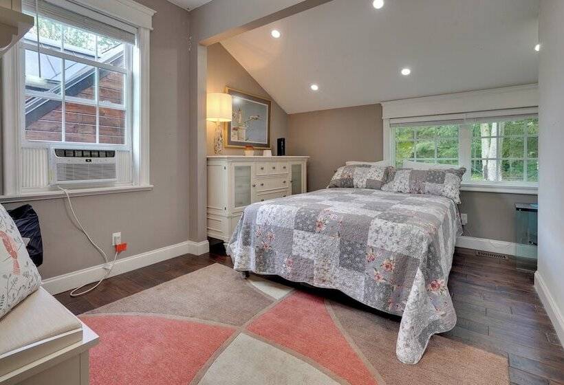 Large Family Home W/ Patios, Gas Grill + Fire Pit!