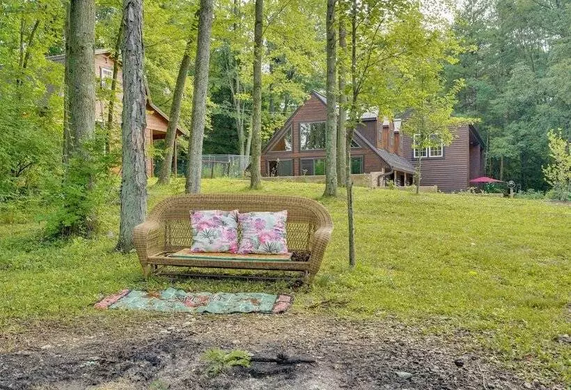 Large Family Home W/ Patios, Gas Grill + Fire Pit!