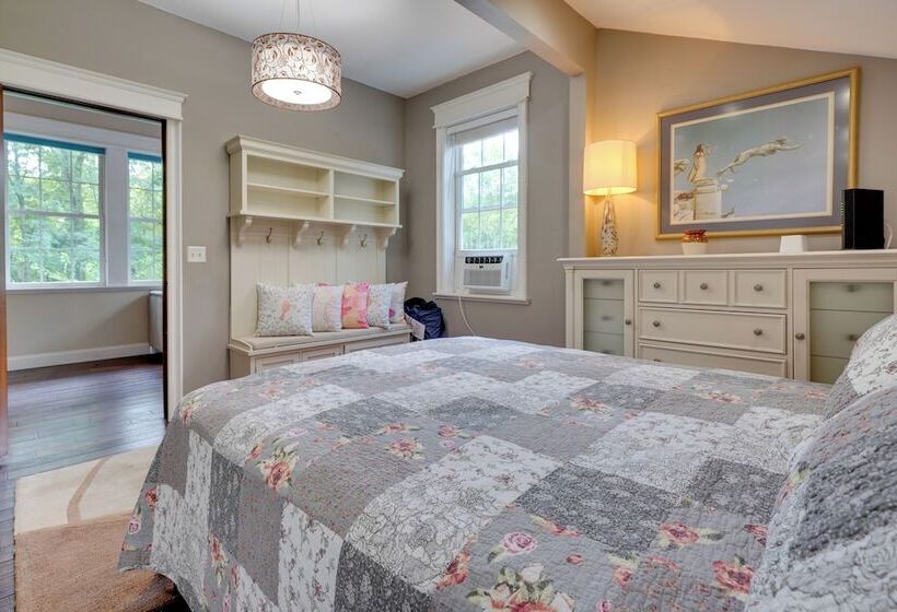 Large Family Home W/ Patios, Gas Grill + Fire Pit!