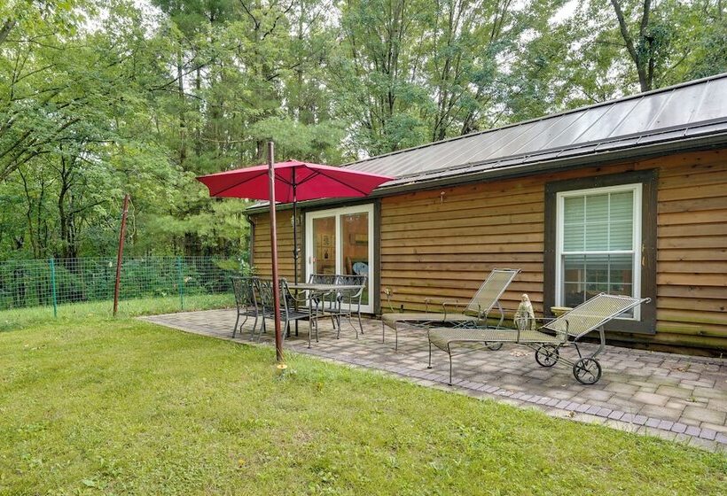 Large Family Home W/ Patios, Gas Grill + Fire Pit!