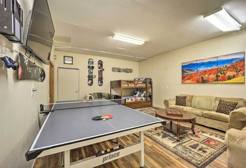 Lavish Beech Mountain Ski Cabin W/ Hot Tub!