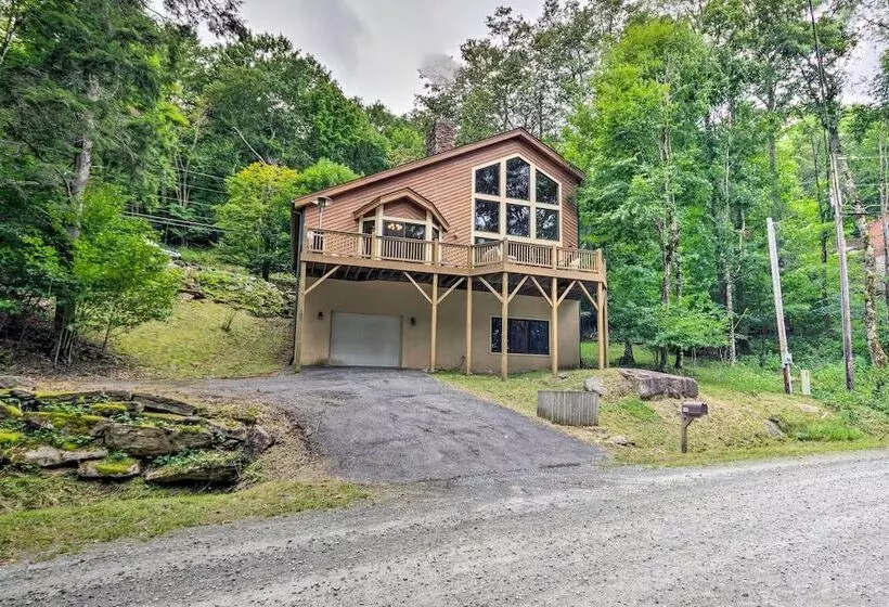 Lavish Beech Mountain Ski Cabin W/ Hot Tub!
