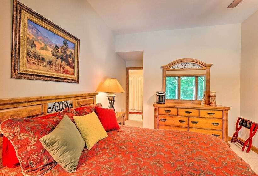 Lavish Beech Mountain Ski Cabin W/ Hot Tub!
