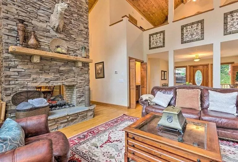 Lavish Beech Mountain Ski Cabin W/ Hot Tub!