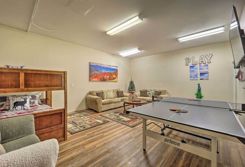 Lavish Beech Mountain Ski Cabin W/ Hot Tub!